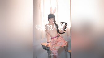 二狗全国探花约了个白衣妹子，小哥硬不起猥琐胖男进来接班干，舔弄上位骑乘特写床边猛操